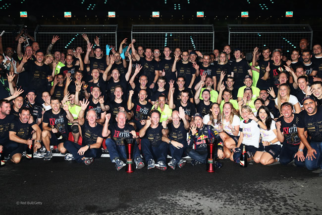 Celebración Doble Título - Red Bull - Sebastian Vettel - 2013
