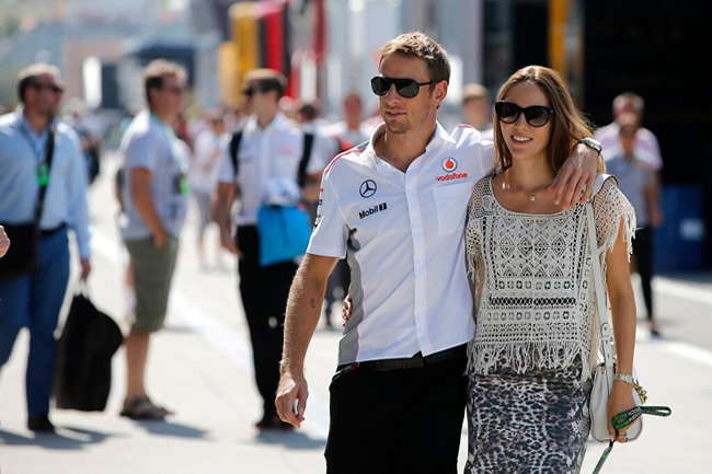 Jenson Button - Jessica Michibata - McLaren - Twitter - compriso