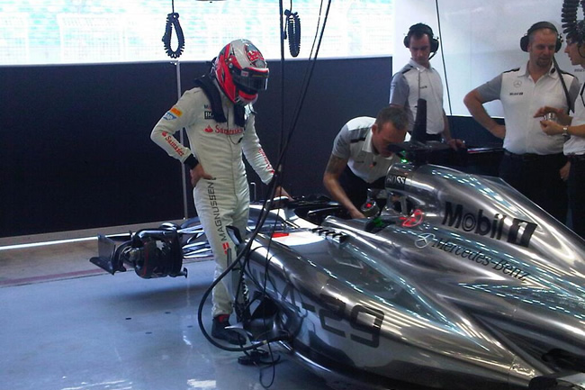 Kevin Magnussen - McLaren - día 2- Test Bahréin 2014