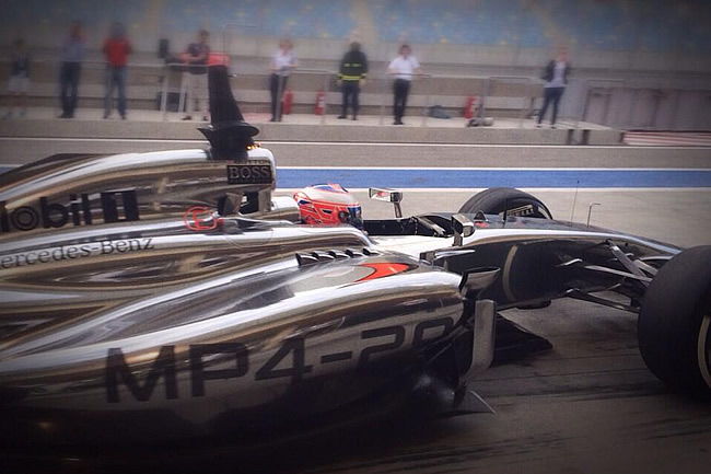 Jenson Button - McLaren - Test 2 Bahréin - 2014 - Día 8 (4)