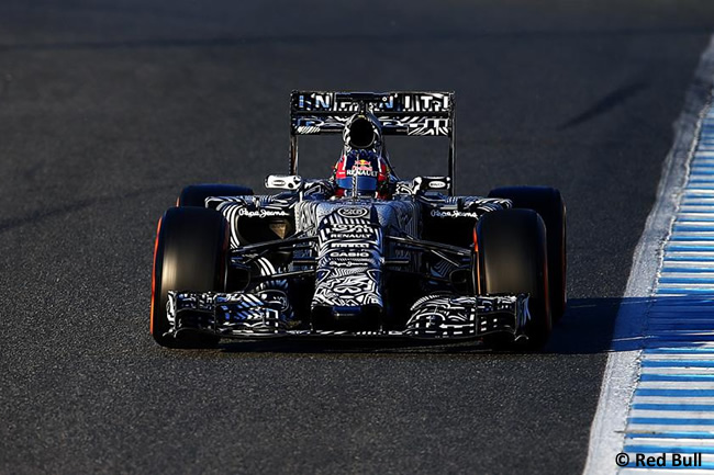 Red Bull Racing - Daniil Kvyat - RB11 - 2015 - Test Jerez - 