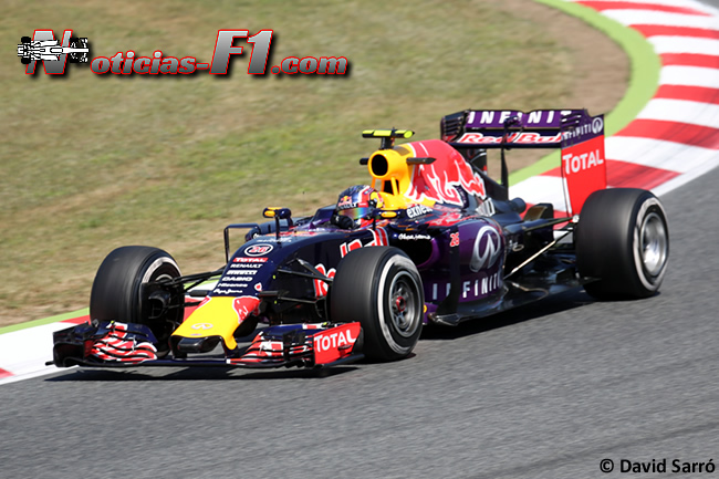 Daniil Kvyat - Red Bull 2015 - David Sarró - www.noticias-f1.com