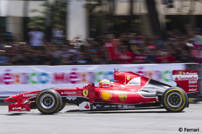 Esteban Gutiérrez - Scuderia Ferrari - Demostración Paseo Reforma - México 