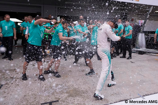Mercedes 2015 - Celebración Victoria Rusia y Campeonato
