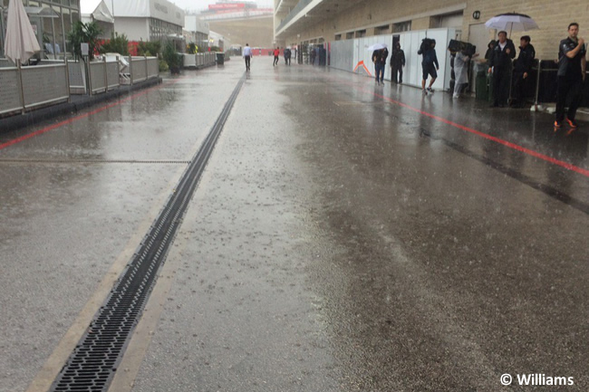 Williams GP EE. UU. Lluvia paddock 