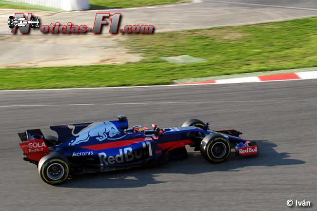 Carlos Sainz - Toro Rosso - 2017 - www.noticias-f1.com