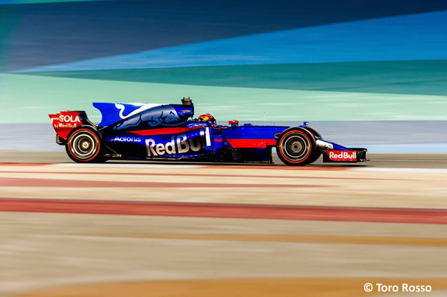 Daniil Kvyat - Toro Rosso - Test - Temporada 2017 - Bahréin - Día 2