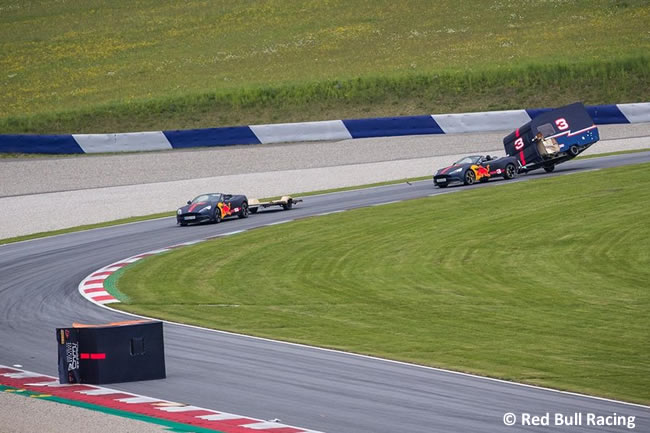 Max Verstappen - Daniel Ricciardo - Red Bull Racing - Aston Martin - Red Bull Ring 2017