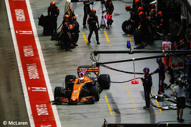 Stoffel Vandoorne - McLaren - Carrera - GP Singapur 2017