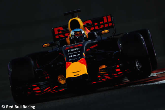 Daniel Ricciardo - Red Bull Racing - Entrenamientos - GP Abu Dhabi 2017