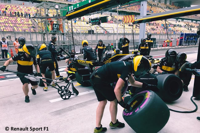 Carlos Sainz - Renault - GP China 2018 - Viernes