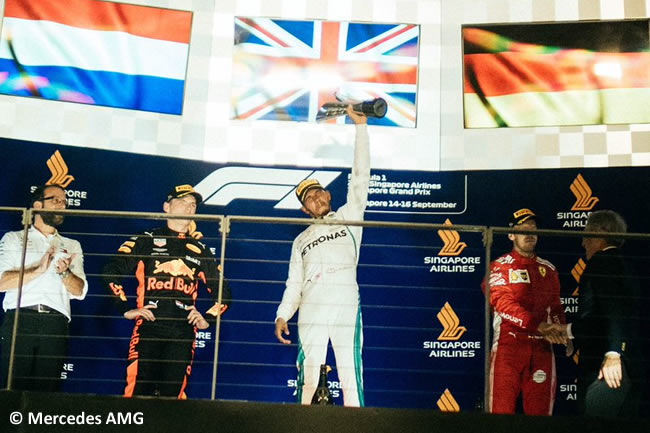 Lewis Hamilton - Mercedes - Victoria Podio Max Verstappen - Sebastian Vettel - Carrera GP Singapur 2018